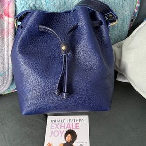 Portland Leather Goods small bucket in cobalt